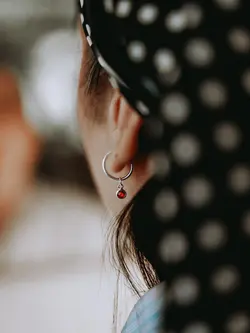 گوشواره حلقه‌ای (نگین‌دار)