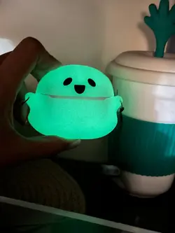 کاور ایرپاد سیلیکونی روح شبرنگ - فروشگاه قاب فانتزی و لوازم جانبی موبایل نایس گارد