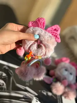 کاور ایرپاد پاپیون صورتی پشمی با آویز - فروشگاه قاب فانتزی و لوازم جانبی موبایل نایس گارد