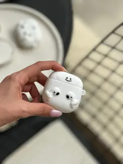 کاور ایرپاد سیلیکونی Airpods in Hands - فروشگاه قاب فانتزی و لوازم جانبی موبایل نایس گارد
