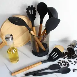 کفگیر و ملاقه سیلیکونی در مدل های متنوع