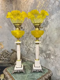 یک جفت چراغ لاله زرد پایه سنگ مرمر و برنج - مرجع تخصصي فروش اجناس قدیمی، عتیقه جات، لوازم لوكس و آنتیک اروپایی
