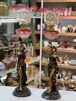 یک جفت چراغ لاله پایه برنز آنتیک - مرجع تخصصي فروش اجناس قدیمی، عتیقه جات، لوازم لوكس و آنتیک اروپایی