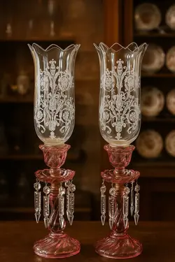 یک جفت شمعدان پایه پیچ طرح باکارات فرانسه - مرجع تخصصي فروش اجناس قدیمی، عتیقه جات، لوازم لوكس و آنتیک اروپایی