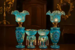 یک جفت چراغ کریمخانی فیروزه‌ای به همراه لاستر - مرجع تخصصي فروش اجناس قدیمی، عتیقه جات، لوازم لوكس و آنتیک اروپایی
