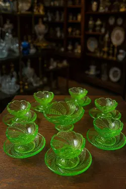 ست نقل‌خوری و شیرینی‌خوری بیدی مدل زرهی طرح روس - مرجع تخصصي فروش اجناس قدیمی، عتیقه جات، لوازم لوكس و آنتیک اروپایی