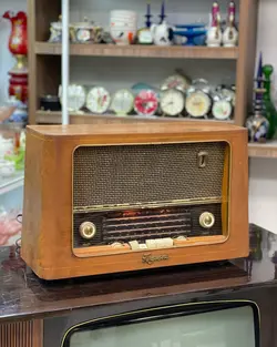 رادیو لامپی انگلیسی قدیمی بکر و کلکسیونی