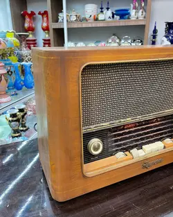 رادیو لامپی انگلیسی قدیمی بکر و کلکسیونی