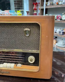 رادیو لامپی انگلیسی قدیمی بکر و کلکسیونی