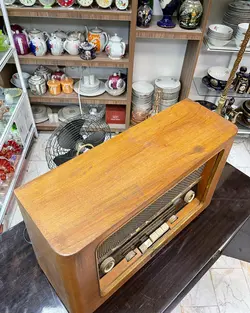 رادیو لامپی انگلیسی قدیمی بکر و کلکسیونی