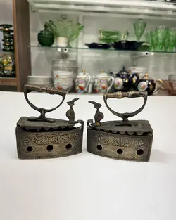 اتوذغالی برنجی کوچک طرح قدیم