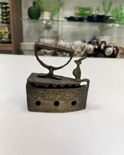 اتوذغالی برنجی کوچک طرح قدیم