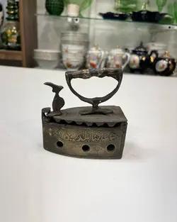 اتوذغالی برنجی کوچک طرح قدیم