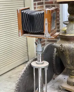 دوربین عکاسی آلمانی قدمتدار به همراه پایه فابریک کلکسیونی و تکرار نشدنی