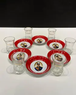 استکان کمرباریک و نعلبکی قدیمی