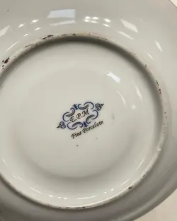 استکان کمرباریک و نعلبکی قدیمی