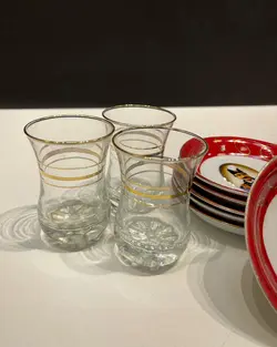 استکان کمرباریک و نعلبکی قدیمی