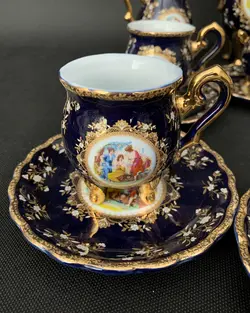 سرویس قهوه خوری سه دختر قدیمی طرح لموژ کستل مدل کم یاب تمام طلاکوب کاملا سالم و نو