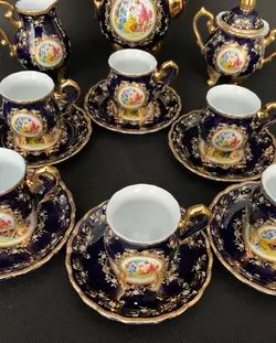 سرویس قهوه خوری سه دختر قدیمی طرح لموژ کستل مدل کم یاب تمام طلاکوب کاملا سالم و نو