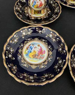 سرویس قهوه خوری سه دختر قدیمی طرح لموژ کستل مدل کم یاب تمام طلاکوب کاملا سالم و نو