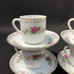 قهوه خوری گل قرمز قدیمی چین قدیم کاملا سالم و زیبا قطر فنجان ۸ و قطر نعلبکی ۱۲ سانت