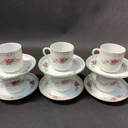 قهوه خوری گل قرمز قدیمی چین قدیم کاملا سالم و زیبا قطر فنجان ۸ و قطر نعلبکی ۱۲ سانت