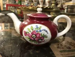 یک جفت قوری شلغمی ژاپنی قدیمی مدلی کم یاب یک عدد از قوری ها دارای ترک می باشد ، اما نشتی ندارد