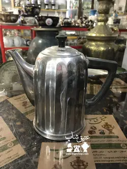 کتری برنجی روسی قدیمی با مدلی خاص مهردار ارتفاع تا دسته ۳۲ سانت سالم و تمیز