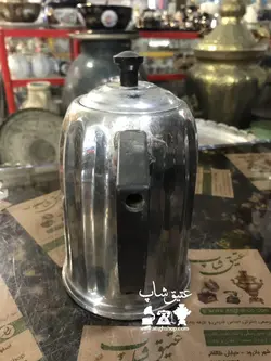 کتری برنجی روسی قدیمی با مدلی خاص مهردار ارتفاع تا دسته ۳۲ سانت سالم و تمیز