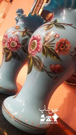 جفت گلدان اپالین فرانسوی قدیمی(حدودا ۱۵۰ سال) تماما نقاشی دست و بسیار زیبا سنگین و سایز بزرگ (ارتفاع حدود ۳۵ سانت)