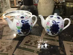 یک جفت قوری گل انگوری روس اصل قدیمی با قدمت بالا مارک داس و چکش سایز شماره چهار کاملا سالم و نو ارتفاع۱۴