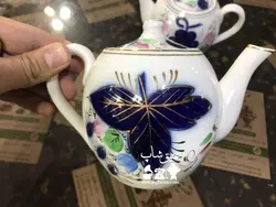 یک جفت قوری گل انگوری روس اصل قدیمی با قدمت بالا مارک داس و چکش سایز شماره چهار کاملا سالم و نو ارتفاع۱۴