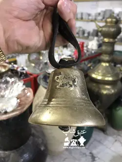 زنگوله برنجی شیر و خورشید قدیمی سالم و خوش صدا قطر دهانه ۱۰ سانت