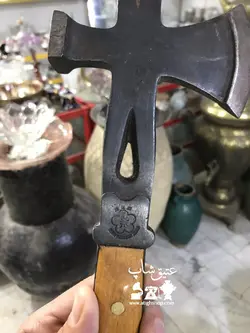 تبر و میخکش فولادی ژاپنی قدیمی دسته چوبی و سنگین وزن کم یاب طول ۳۴ سانت کاملا سالم و نو