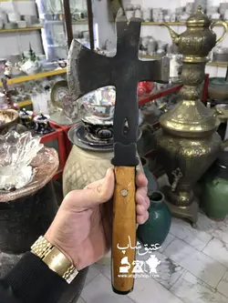 تبر و میخکش فولادی ژاپنی قدیمی دسته چوبی و سنگین وزن کم یاب طول ۳۴ سانت کاملا سالم و نو