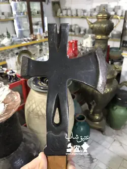 تبر و میخکش فولادی ژاپنی قدیمی دسته چوبی و سنگین وزن کم یاب طول ۳۴ سانت کاملا سالم و نو