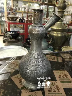 چلیم مسی قدیمی تمام قلم کهنه و زنده پر نقش و قلم دست فوق العاده زیبا و کم یاب کلکسیونی سایز بزرگ، سبک وزن ،کاملا سالم و تمیز ارتفاع ۳۷ سانت