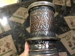 تنگ مسی قدمتدار صفوی، دور تا دور تمام قلم کهنه و زنده، کلکسیونی و موزه ای