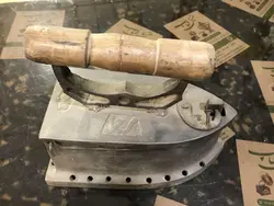 اتو زغالی آلمانی قدیمی