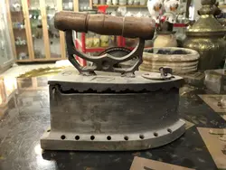 اتو زغالی آلمانی قدیمی