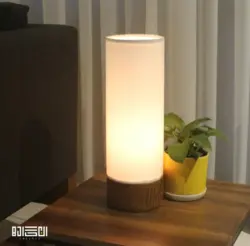 چراغ رومیزی چوبی انگاره مدل بلوط 2