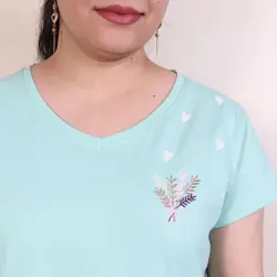 تیشرت گلدوزی قلب و گل