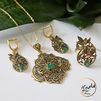 آویز طلا زمرد - فروشگاه آنلاین اکسسوری انگشتر طلا زمرد دست ساز