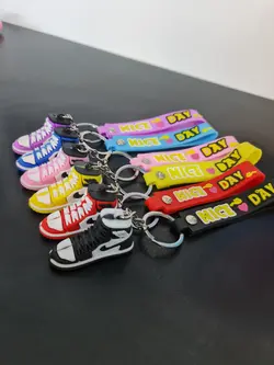 جاسوئیچی/ آویز طرح جردنز (زرد)