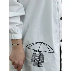 تونیک دختر و چتر