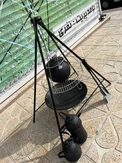 پک کامل منقل تاشو مسافرتی یک متری ساده پک کامل شامل(منقل تاشو یک متری-ساج گرانیت ضخیم-توری گریل-دیزی۶نفره-انبر بیلچه-شامورتی ۳لیتری)