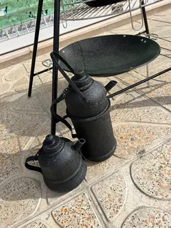 پک کامل منقل تاشو مسافرتی یک متری ساده پک کامل شامل(منقل تاشو یک متری-ساج گرانیت ضخیم-توری گریل-دیزی۶نفره-انبر بیلچه-شامورتی ۳لیتری)