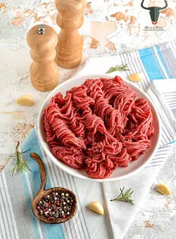 چرخ کرده مخلوط گوسفند و شترمرغ