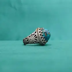 انگشتر فیروزه نیشابوری مردانه دست ساز طرح شاه عباسی تراش عبدالرزاقی کد{10485} - انگشترآنلاین
