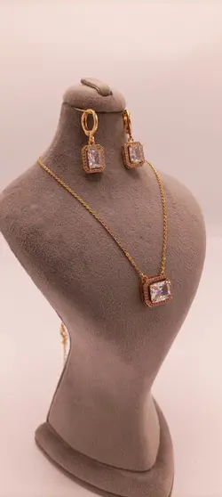 نیم ست کریستال صورتی مستطیل دور نگین - تسکین کالا